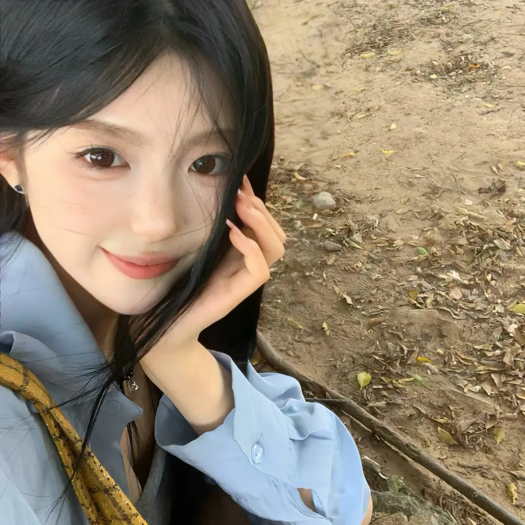 照片里的伴娘